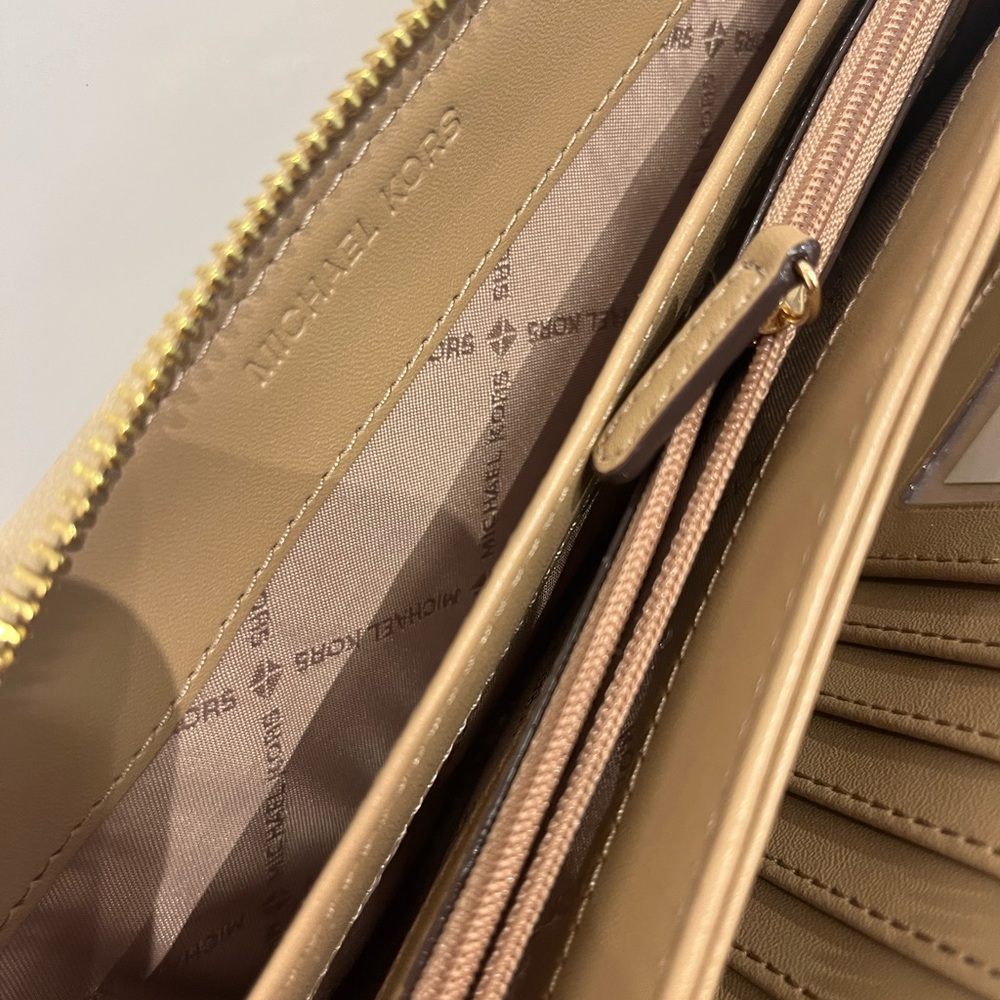 Michael Kors Large Pale Gold Continental Wallet - Picture 5 of 5